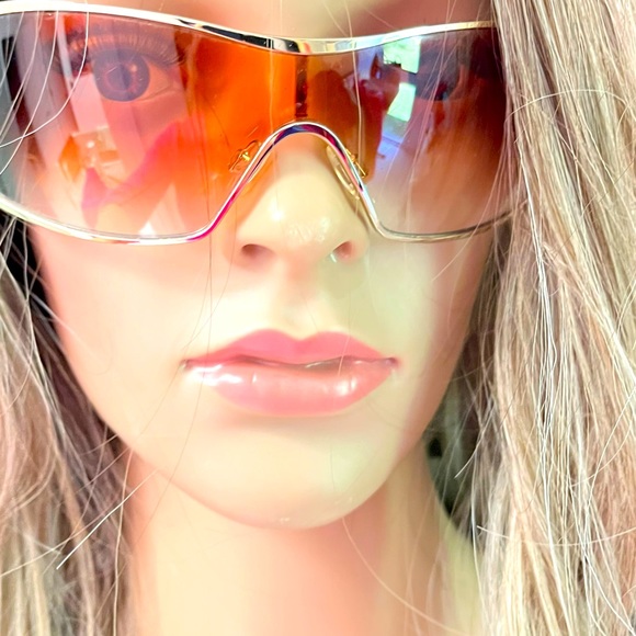 Oakley Other - Oakley Dart Sunglasses Gold Frames Amber Gradient Lenses